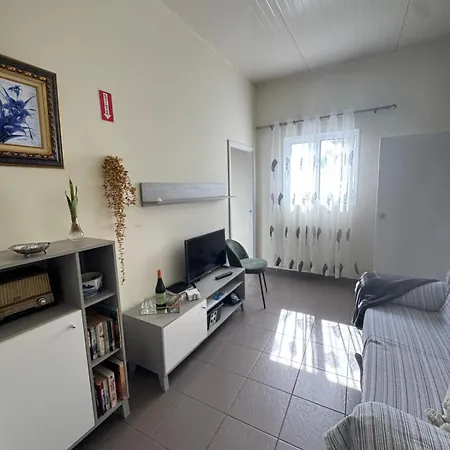 Semesterbostad Granny House Madeira